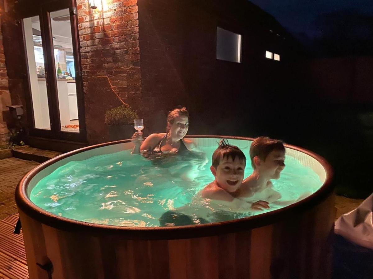 Beautiful Barn Conversion, 3 Bed, Hot Tub, Sauna, Gym, Enclosed Garden Ryde (Isle of Wight) Exterior foto